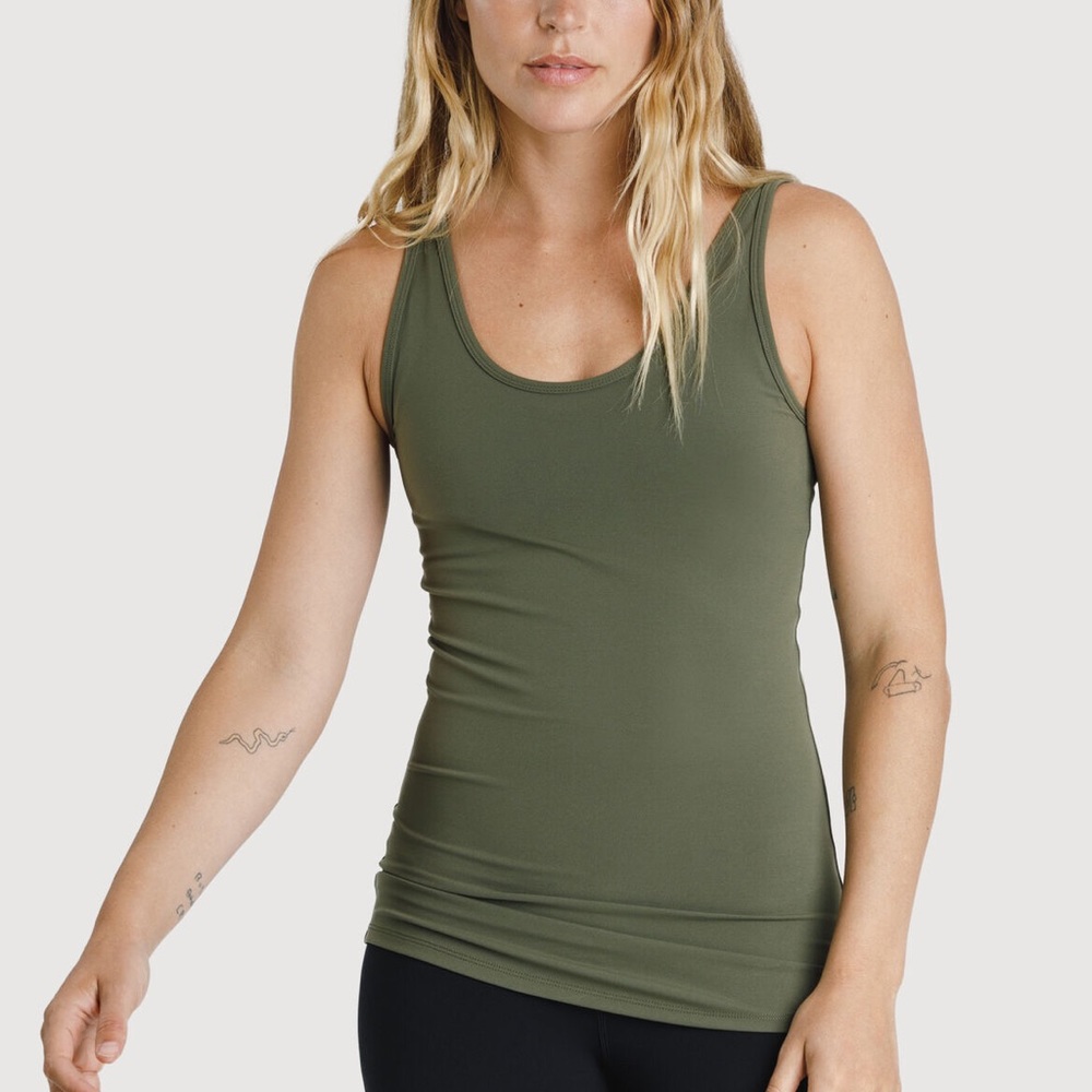 Kit and Ace Base Scoop Tank NWOT